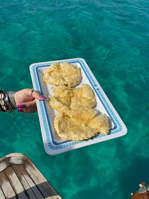 EXCURSION IN THE ASINARA PARKIN A WOODEN SAILING BOAT - Onboard Dining Experience