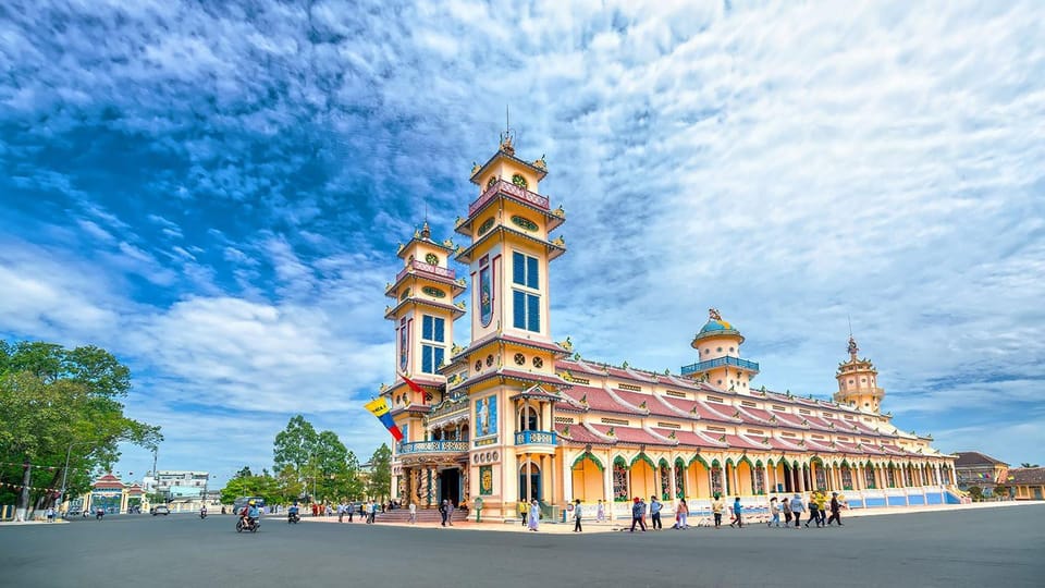 EXPLORE THE BEAUTY OF CAO DAI TEMPLE IN TAY NINH - Tay Ninh Vegetarian Cuisine