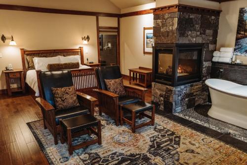 FivePine Lodge - Location and Accessibility
