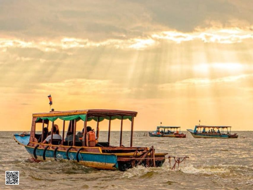 Floating Village Cruise at Tonle Sap Lake & Street Food Tour - Floating Village Experience