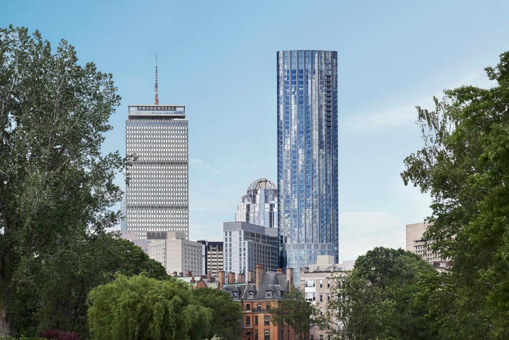 Four Seasons Hotel One Dalton Street, Boston Review