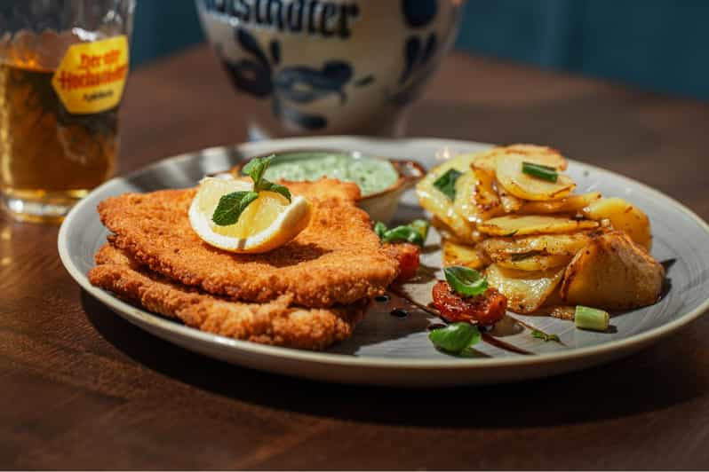 Frankfurt: Old Town Escape Game and Local Schnitzel - Participant Experience