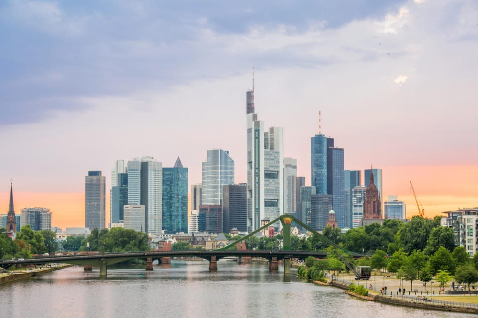 Frankfurt: Walking Tour With Audio Guide on App - Meeting Point and Navigation