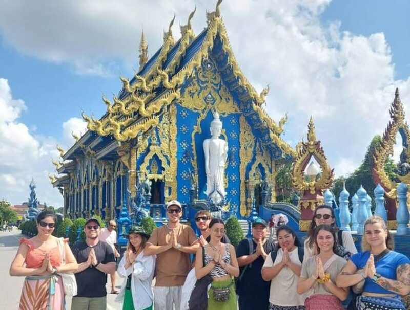 From Chiangmai: Chiang Rai 2 Temples +Black House Museum - Breaks