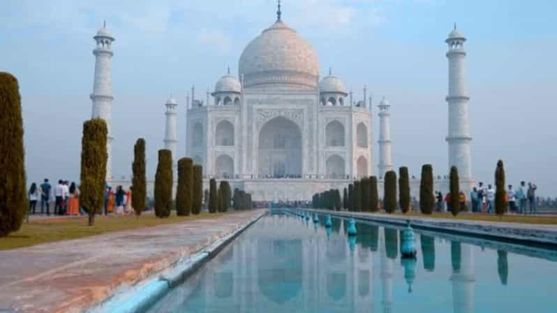 From Delhi: All-Inclusive Taj Mahal Tour by Gatimaan Express - Visiting the Taj Mahal