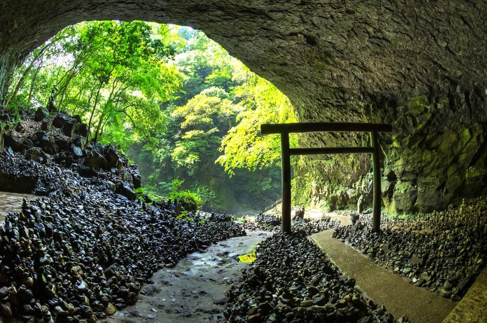 From Fukuoka: Miyazaki, Kumamoto, and Takachiho Gorge Tour - Exploring Takachiho