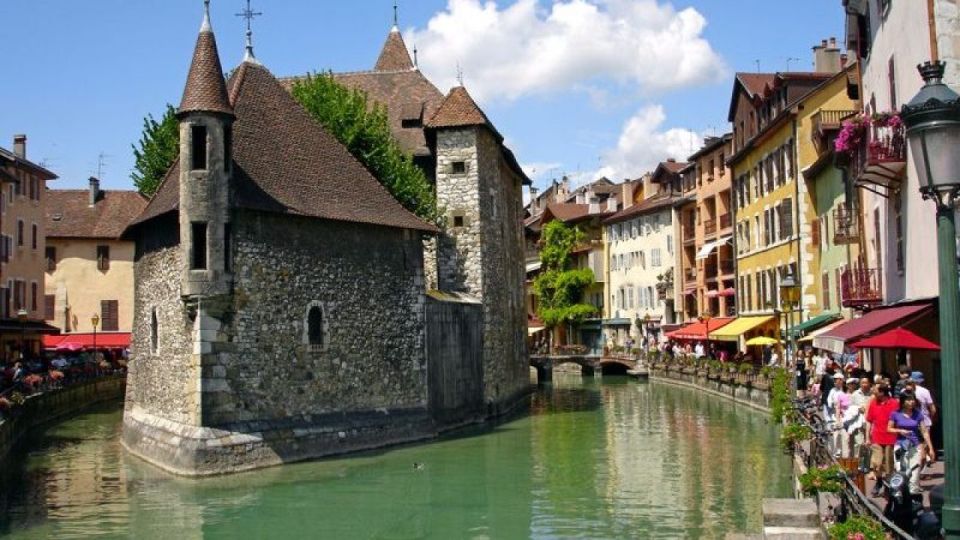 From Geneva: Private Annecy Tour - Tour Logistics