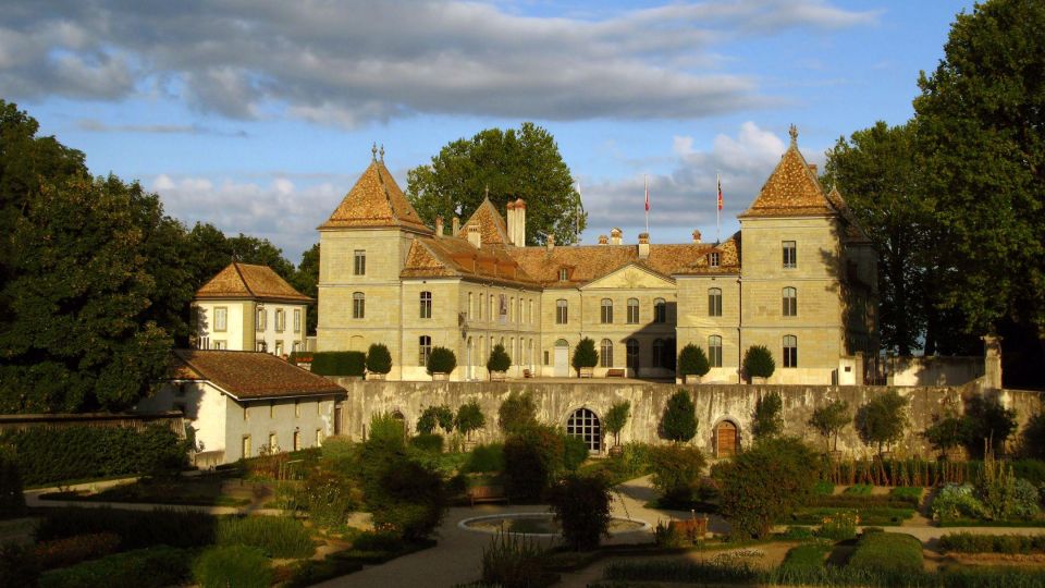 From GenevaLake Nyon Prangins CastleGarden Restaurant EBike - Return Journey to Geneva