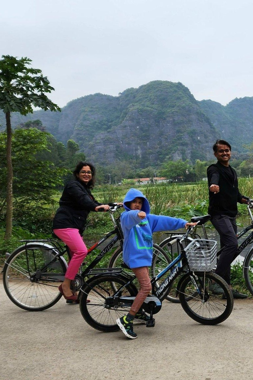 From Hanoi: Discover Hoa Lu, Tam Coc, and Mua Cave Day Trip - Dining Experience