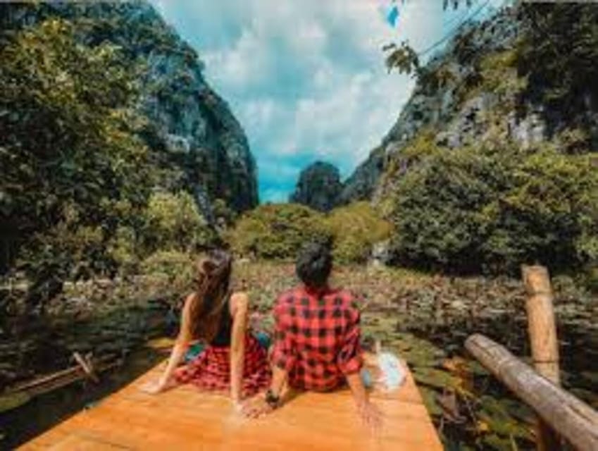 From Hanoi: Hoa Lu Tam Coc Mua Cave Lunch at Restaurant - Included in the Tour