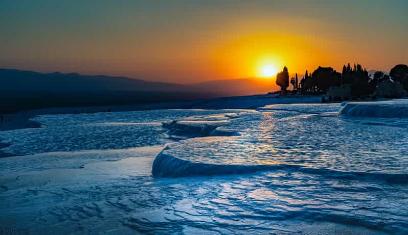 From Istanbul: Guided Pamukkale Tour With Flight and Lunch - Pamukkale Highlights and Attractions