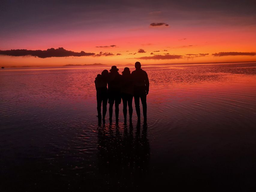 From La Paz: Uyuni Salt Flat Tour & Overnight Roundtrip Bus - Day 1 Experience