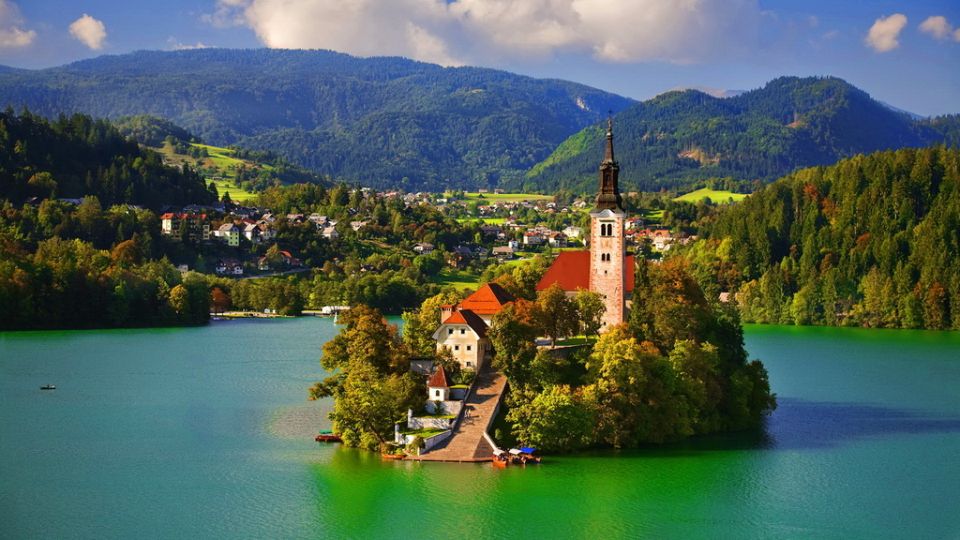 From Ljubljana: Trip to Lake Bled and Bled Castle - Key Attractions