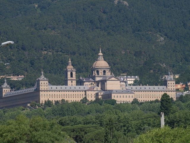 From Madrid: El Escorial, Valley and Segovia Day Trip - Morning Visit