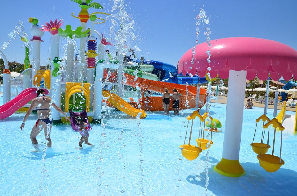 From Madrid: Parque Warner Beach Water Park & Transport - Park Experience