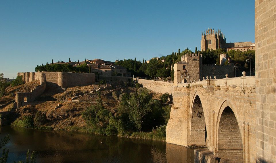 From Madrid: Toledo Day Trip W/ Walking Tour & Lookout Visit - Transportation and Meeting Point