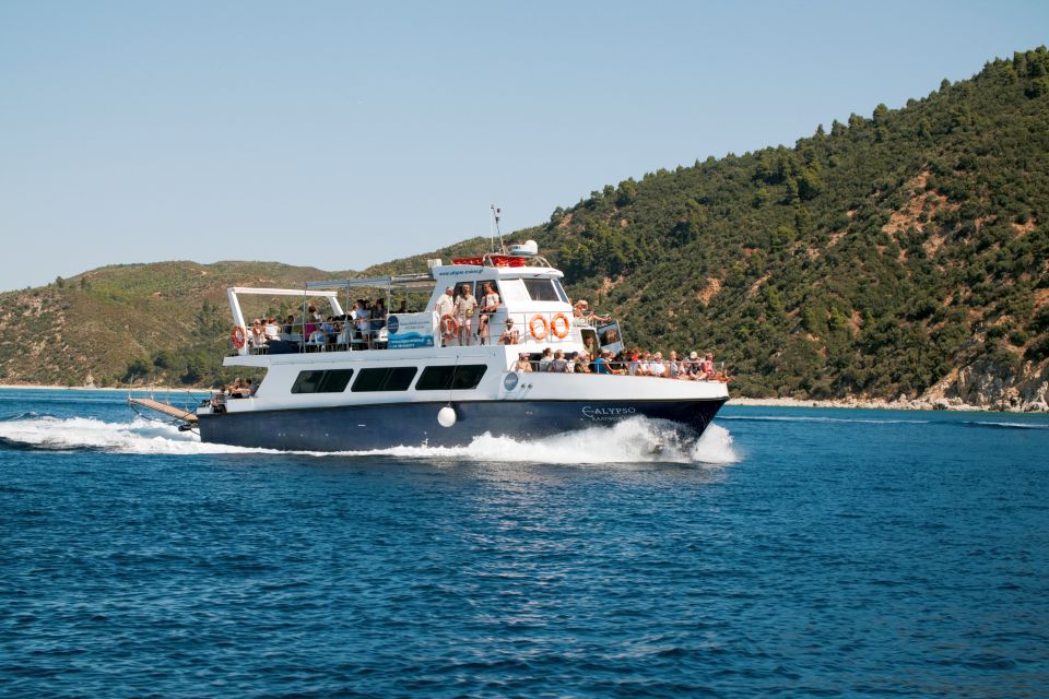 From Ouranoupolis: Two Islands Cruise With Lunch on Board - Onboard Amenities