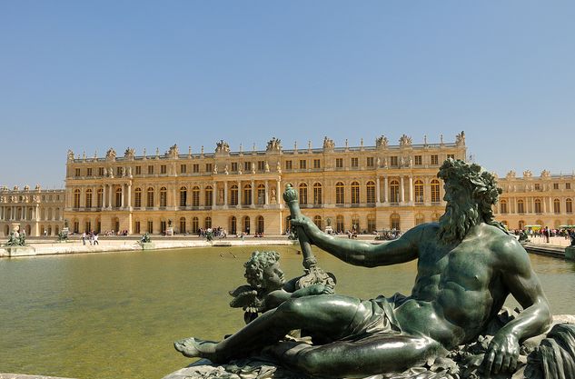 From Paris: Versailles Guided Tour by Deluxe Minibus - Transportation Details