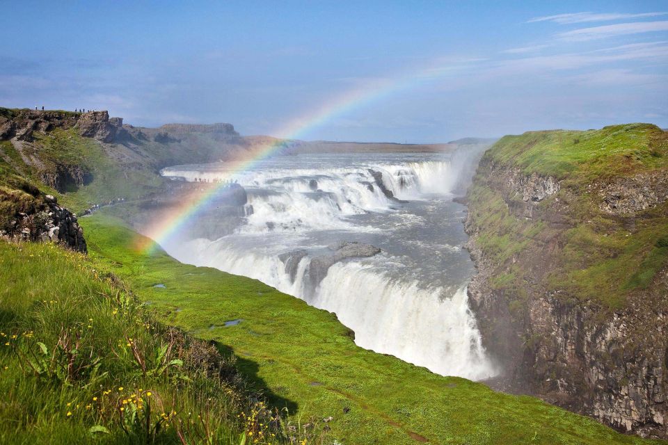 From Reykjavik: Golden Circle Guided Tour & Sky Lagoon Visit - Experience Thingvellir National Park