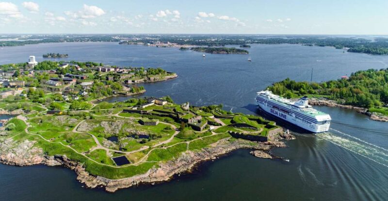 From Stockholm: Overnight Cruise to Helsinki With Breakfast - Onboard Amenities