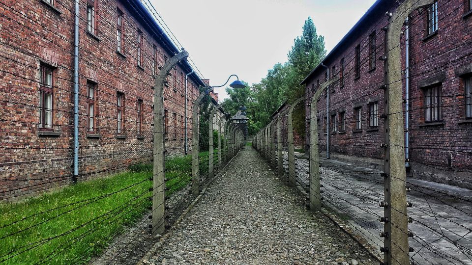 From Warsaw: Auschwitz-Birkenau Guided Tour With Fast Train - Guided Tour Experience