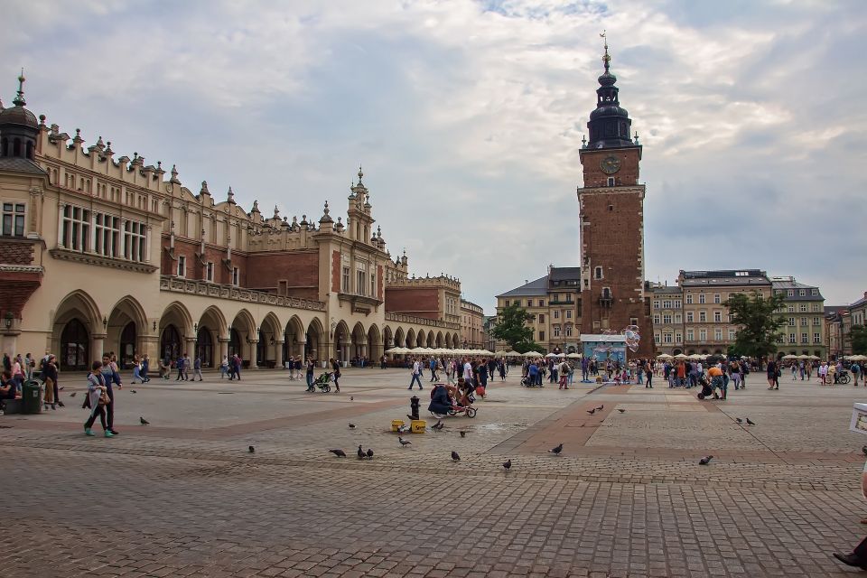 From Wroclaw: Krakow & Wieliczka Salt Mine Tour - Exploring the Main Square