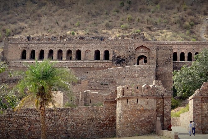 Full-Day Private Chand Baori Step Well & Bhangarh Sightseeing - Itinerary Details