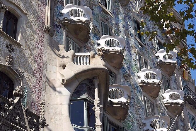 Gaudi Masterpiece: Casa Batlló With Expert Guide and STL Tickets - Exploring Gaudís Masterpiece