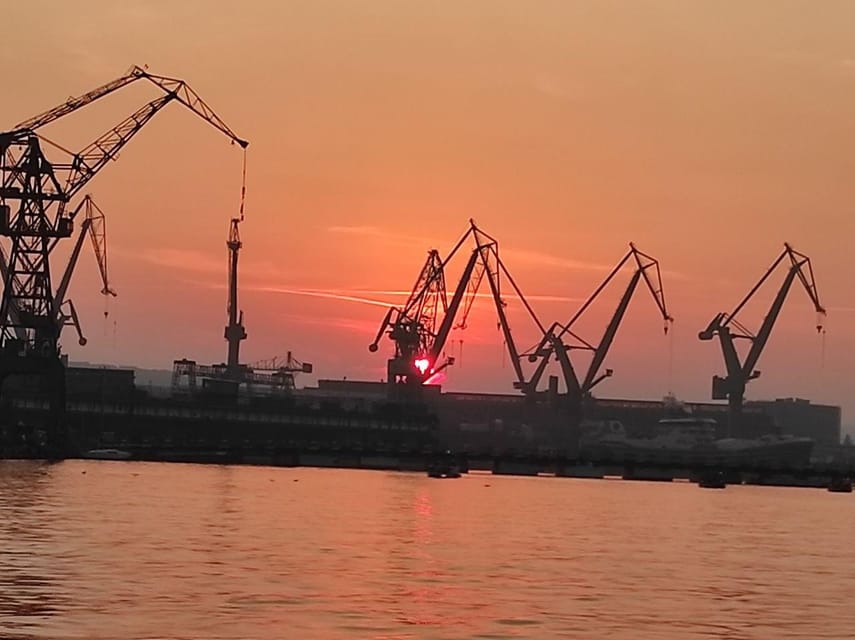 Gdańsk: Motława River Eco Cruise at Sunset With Prosecco - Scenic Views Along the Route