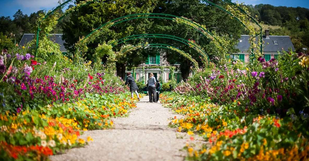 Giverny: Monets House and Gardens Guided Tour - Experience Highlights