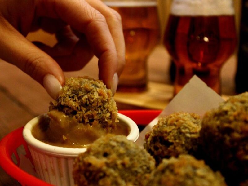 Glasgow: Beer Flight With a Haggis Taster in a Glasgow Pub - Venue and Location Details
