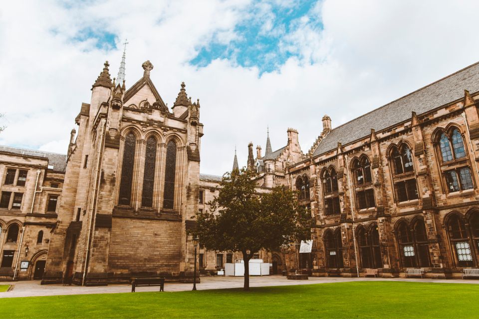 Glasgow: First Discovery Walk and Reading Walking Tour - How the Tour Works