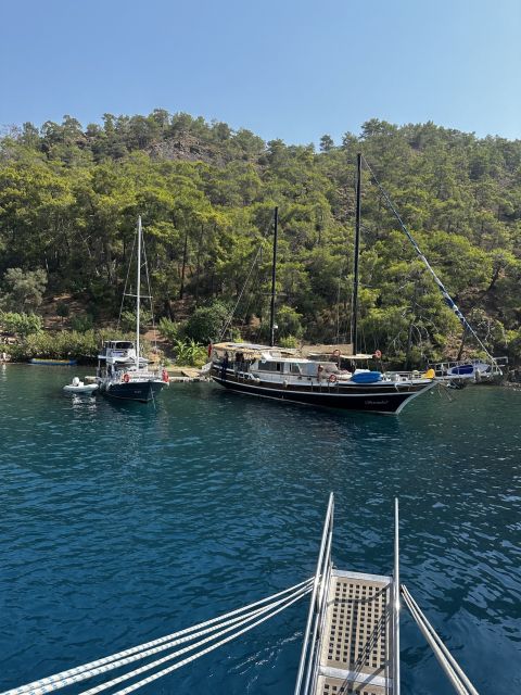 Gocek: Yacht Trip and 12 Island Full-Day Tour With Lunch - Islands and Attractions