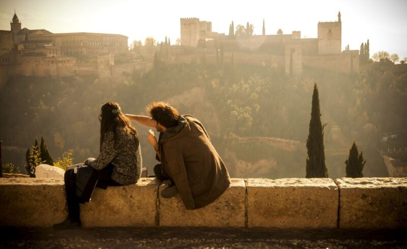 Granada: Alhambra, Cathedral, Royal Chapel and Albayzin Tour - Included Features