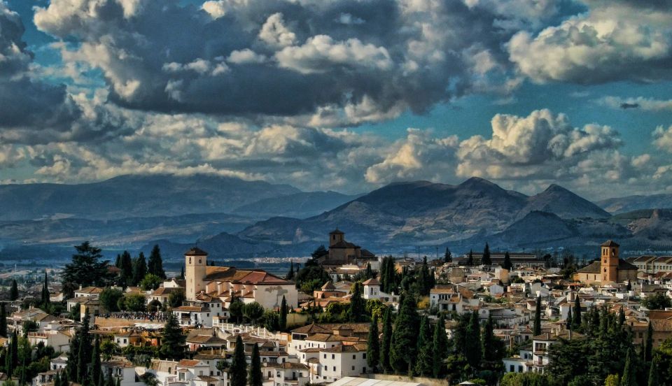 Granada: Alhambra, Generalife & Albaicin Private Tour - Key Locations