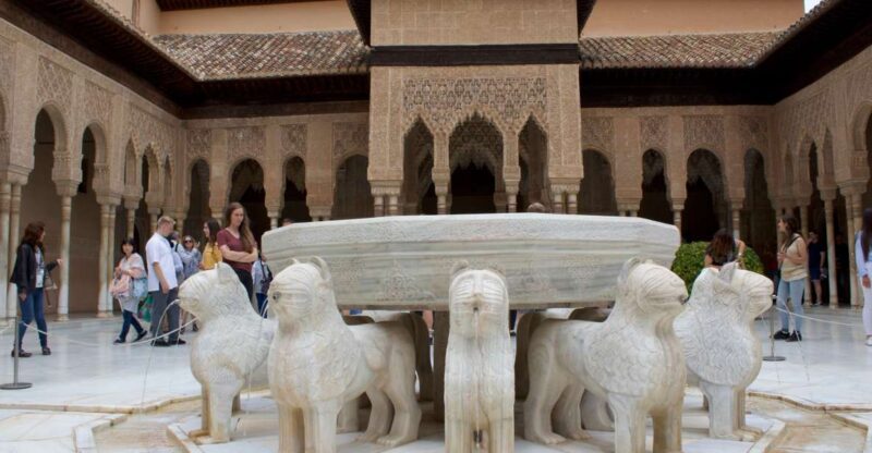 Granada: Alhambra Guided Tour With Nasrid Palaces - Tour Experience