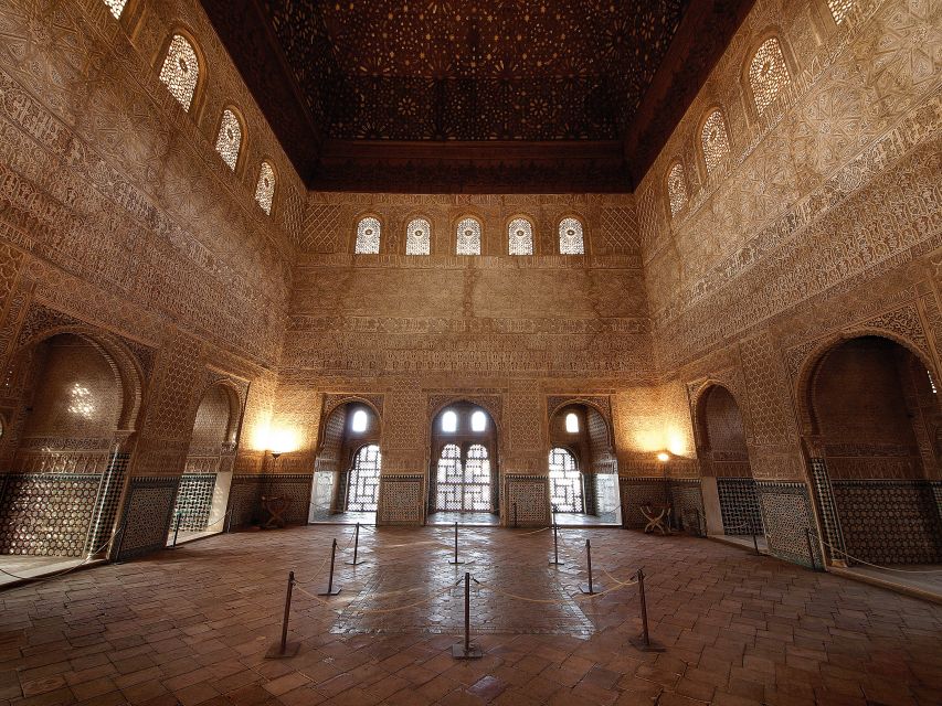 Granada: Guided Alhambra and Nasrid Palaces Visit at Night - Tour Inclusions