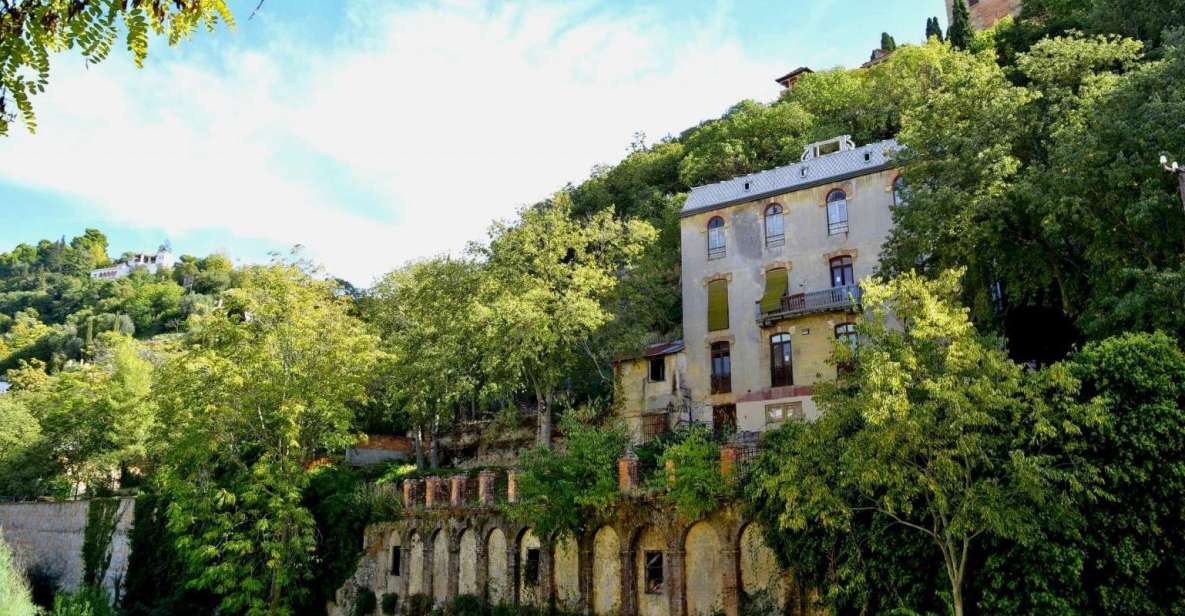 Granada: Private Tour of Albaicín, Sacromonte, and Viewpoints - Walking Along Paseo De Los Tristes