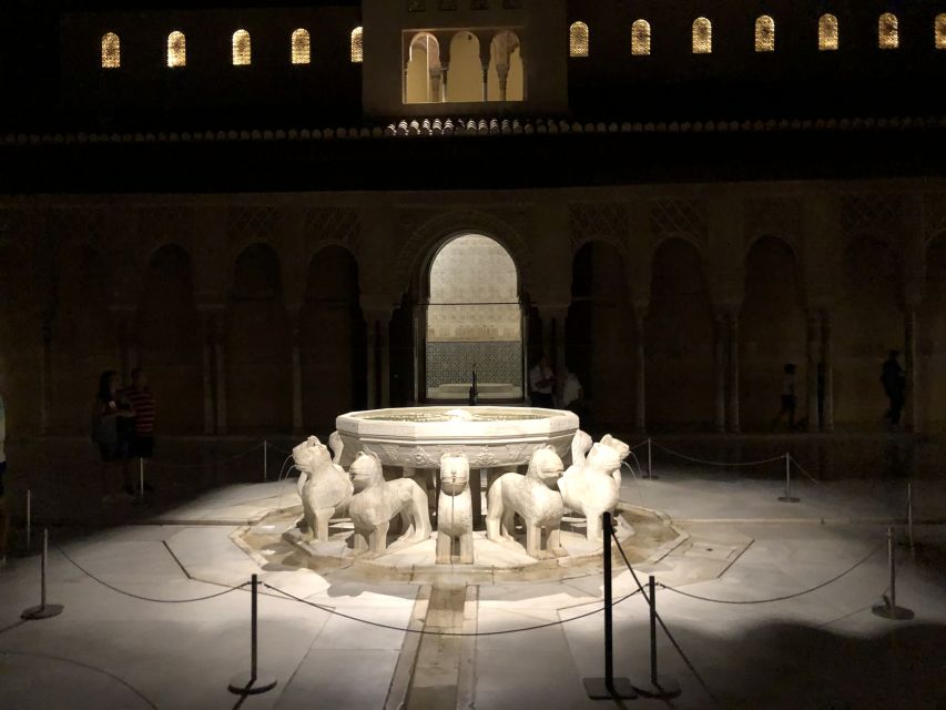 Granada: The Alhambra and Nasrid Palaces Guided Night Tour - Guided Tour Details