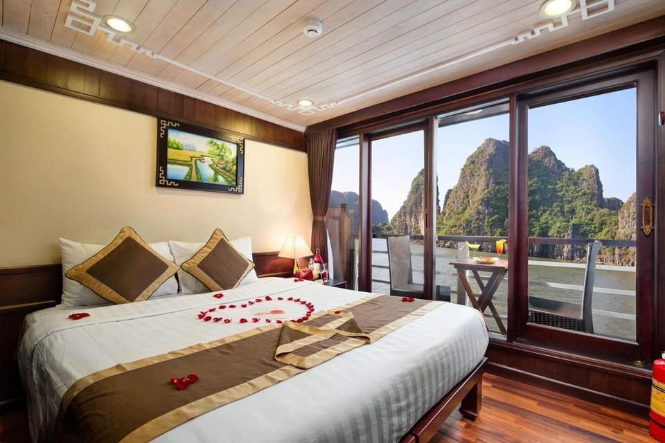 Halong Bay: 4-Stars Luxury Tour Ha Long Bay 2D1N Tour - Meals and Amenities