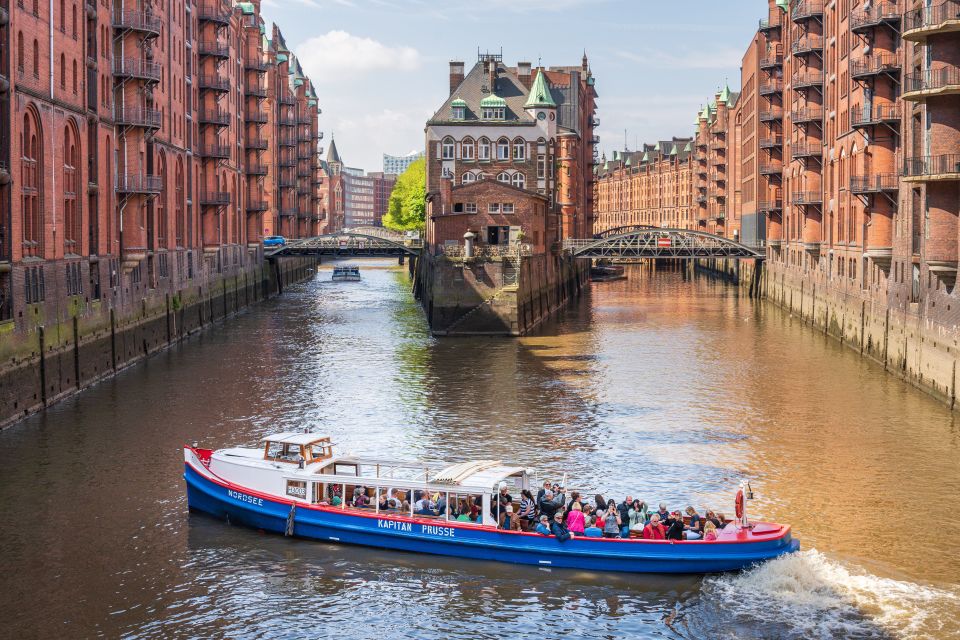 Hamburg: 1h Harbor Boat Tour With Live Commentary - Cruise Highlights