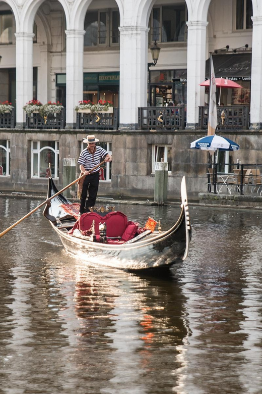 Hamburg Alster Lake Romantic Tour in a Real Venetian Gondola - Inclusions and Exclusions