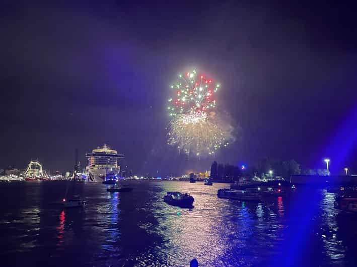 Hamburg: New Years Eve Harbour Cruise - Meeting Location and Check-In