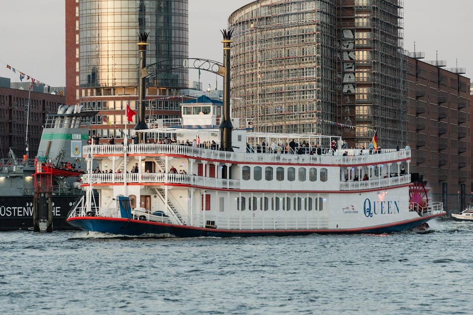 Hamburg: Original XXL Paddle Steamer Tour - Onboard Experience