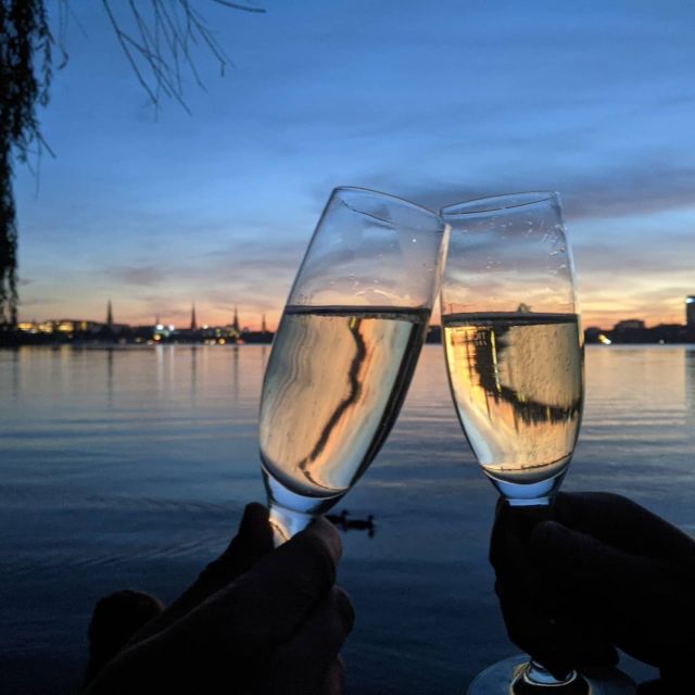 Hamburg: Private Sunset Van Tour With Welcome Drink - Tour Itinerary