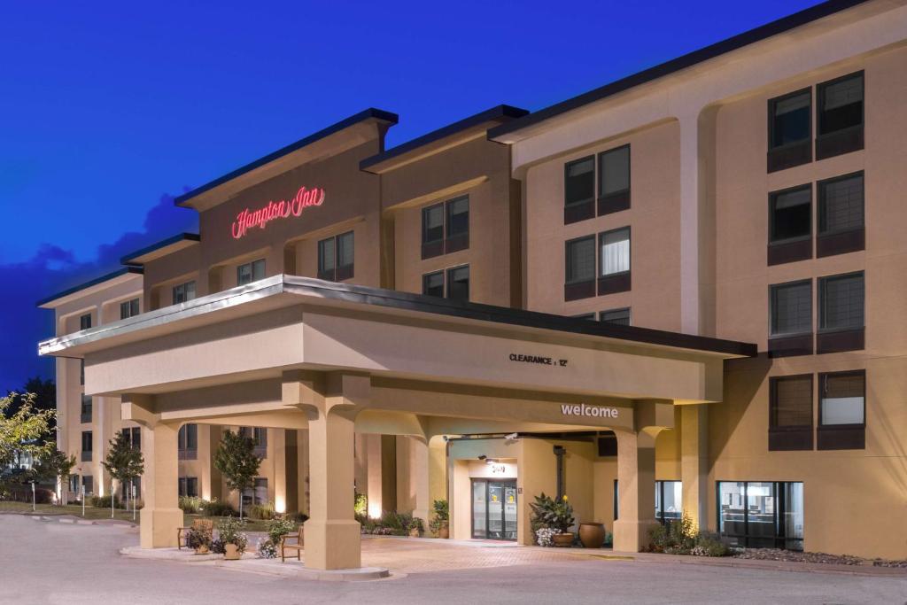 Hampton Inn Columbia - Facilities and Amenities
