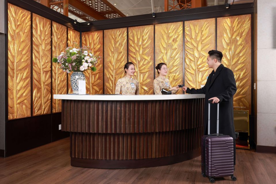 HAN Hanoi Airport: Song Hong Premium Lounge & Bar Terminal 2 - Location and Accessibility