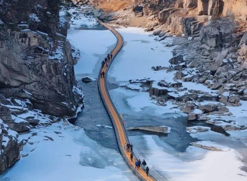 Hantan Canyon & North Koreas Labor HQ & Soisan Monorail - Meeting Points
