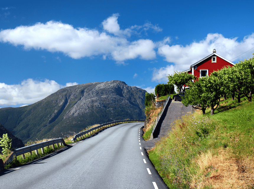 Hardangerfjord Lunch at Cider Farm, Coffee at Historic Hotel - Historic Hotel Utne