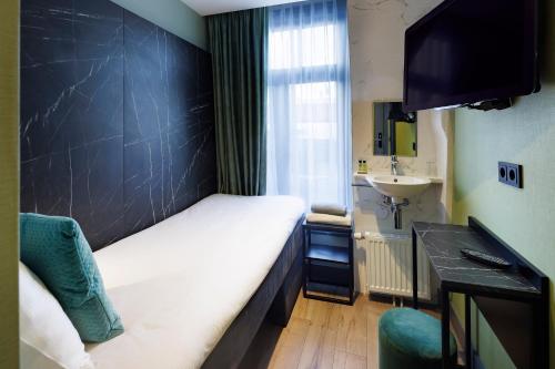 Hello Papa Hotel Amsterdam Central Station - Amenities and Services